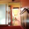 愛花夢(アイカム)(小田原市/ラブホテル)の写真『205号室利用。階段を上がって2階のフロア。』by キジ