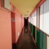 愛花夢(アイカム)(小田原市/ラブホテル)の写真『205号室利用。廊下ですが、右は白いシートです。ここマンションの廊下ですね。』by キジ