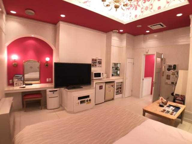 アイコット(浜松市/ラブホテル)の写真『114号室 ベッドルーム テレビ側』by ま〜も〜る〜