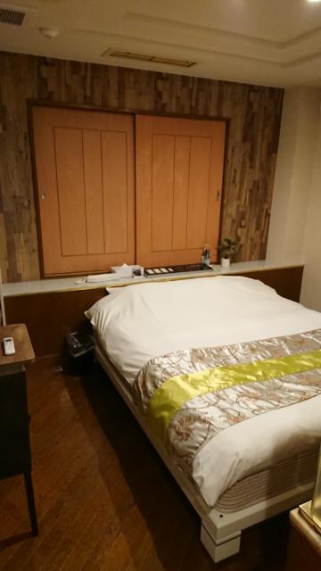 HOTEL R&N（レストアンドネスト）(蕨市/ラブホテル)の写真『403号室 ベッド』by なつやま