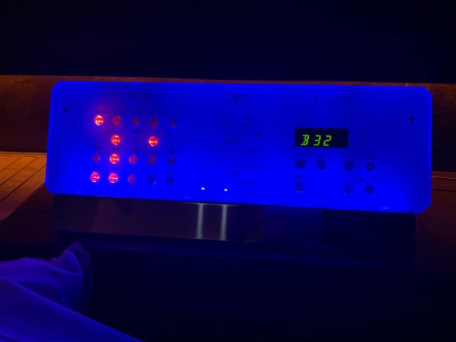 宿屋 湯島御苑(文京区/ラブホテル)の写真『207号室 枕元のスイッチ ライトのOn/Offの他に、シーンという選択方法がありました』by ネコシ