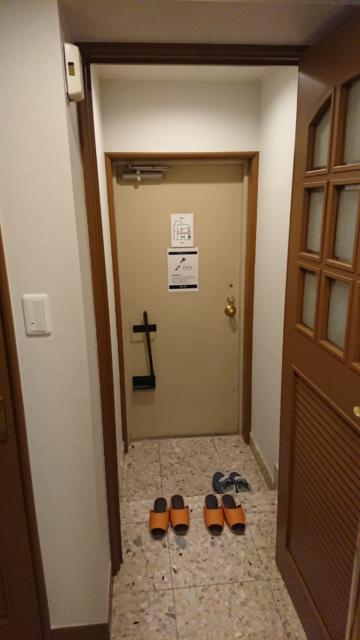 HOTEL R&N（レストアンドネスト）(蕨市/ラブホテル)の写真『405号室 玄関』by なつやま