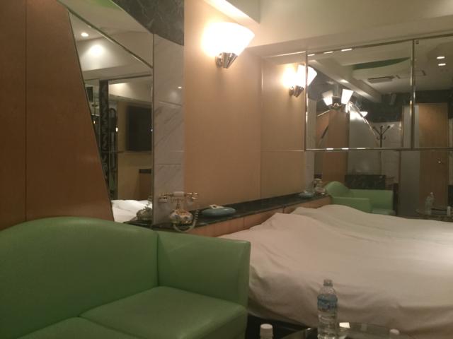 XO新宿(新宿区/ラブホテル)の写真『308号室 浴室方面から見た室内』by ACB48