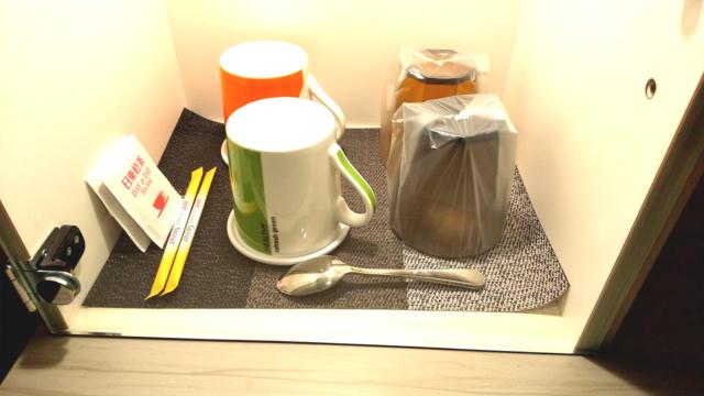ホテルエーゲ海(荒川区/ラブホテル)の写真『302号室のカップ、お茶』by おこ