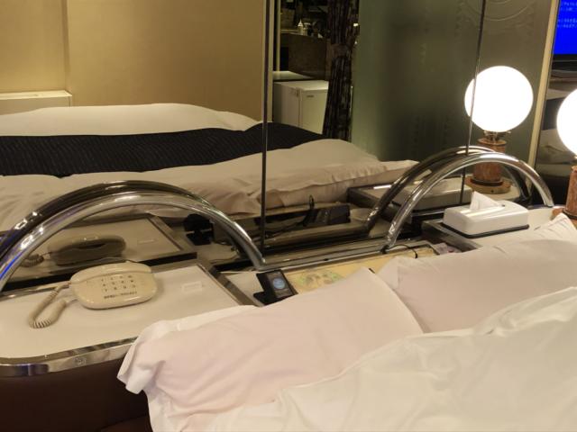 HOTEL Perrier(ペリエ)(新宿区/ラブホテル)の写真『307号室 ベッド頭部 操作盤』by サトナカ