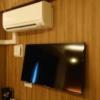 ホテル大山(新宿区/ラブホテル)の写真『308号室 エアコンとテレビ(テレビはNHK以外の地デジとアダルト1チャンネル)』by 舐めたろう
