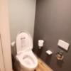 555MOTEL GOTEMBA(御殿場市/ラブホテル)の写真『40号室利用。トイレは広々。最新の蓋が上がるやつ。』by キジ
