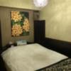 HOTEL COCO BALI（ココバリ）(渋谷区/ラブホテル)の写真『301号室のベッド！広くて快適。明るさもボリュームつまみで調整できるのもありがたい！』by たなかささき