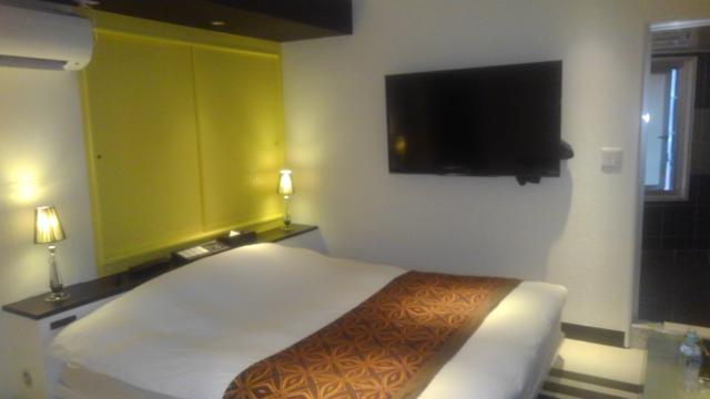 HOTEL Villa Senmei(ヴィラ センメイ）(大田区/ラブホテル)の写真『411入り口からのベッドTV』by まさおじさん