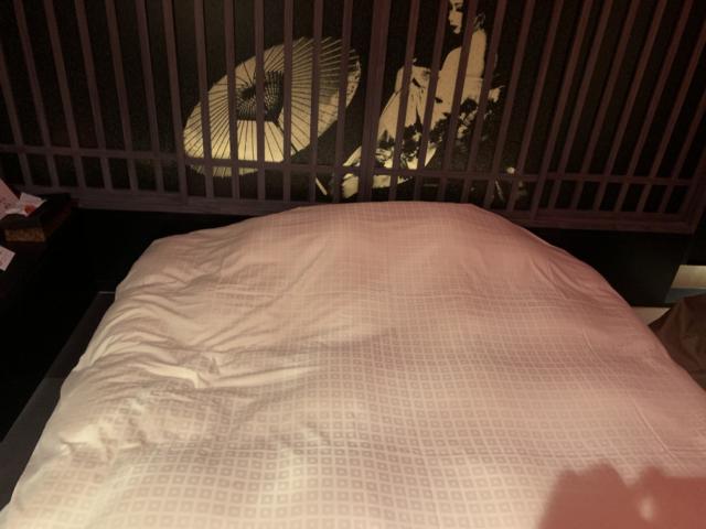 宿屋 湯島御苑(文京区/ラブホテル)の写真『307号室 ベッド』by ネコシ
