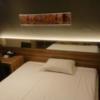 ホテル大山(新宿区/ラブホテル)の写真『203号室 ベッド全景(枕側の鏡は使えます)』by 舐めたろう