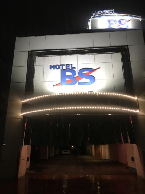ホテル BS刈谷(刈谷市/ラブホテル)の写真『夜の外観』by まさおJリーグカレーよ