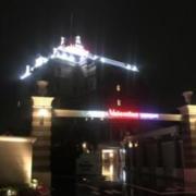 ホテル バレンタイン大使館東郷店(東郷町/ラブホテル)の写真『夜の外観』by まさおJリーグカレーよ