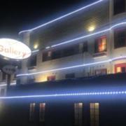 HOTEL Gallery（ギャラリー）(神戸市北区/ラブホテル)の写真『夜の外観』by まさおJリーグカレーよ
