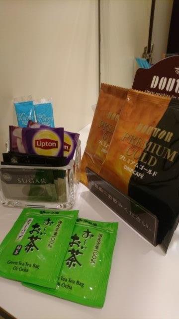 HOTEL AILU(アイル)(豊島区/ラブホテル)の写真『303号室（飲み物備品。ポカリ粉末まであります）』by 格付屋