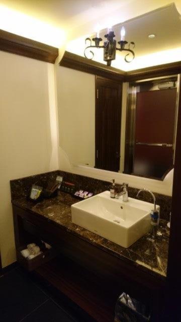 HOTEL AILU(アイル)(豊島区/ラブホテル)の写真『303号室（洗面台）』by 格付屋