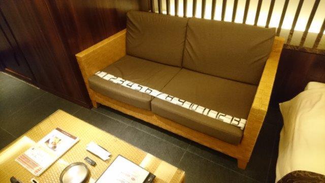 HOTEL AILU(アイル)(豊島区/ラブホテル)の写真『303号室（ソファ。幅130㎝オーバー）』by 格付屋
