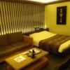 HOTEL AILU(アイル)(豊島区/ラブホテル)の写真『303号室（入口から天井の雰囲気）』by 格付屋