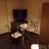 千月（ちげつ）(横浜市南区/ラブホテル)の写真『301号室利用。テーブルと椅子。そしてTV』by キジ