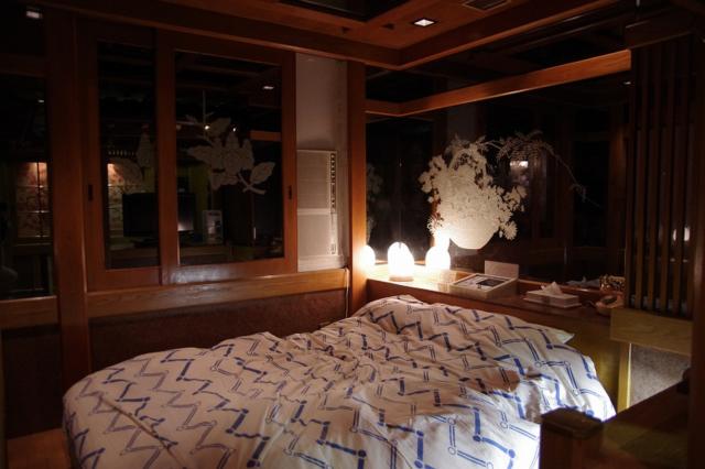 ラ・フランセパリス(新宿区/ラブホテル)の写真『605号室　ベッドエリア』by マーケンワン