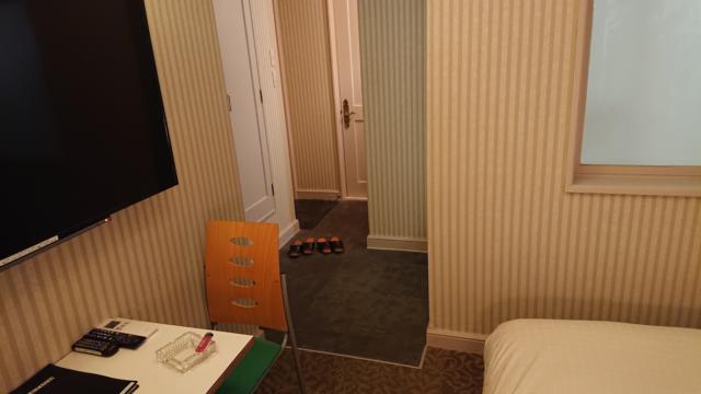 シャトン(新宿区/ラブホテル)の写真『306号室 ベッドサイドから入口を望む』by 舐めたろう