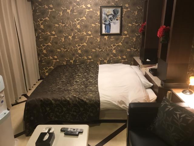 フェアリーウィンク(横浜市中区/ラブホテル)の写真『（204号室）ベッド。』by こーめー