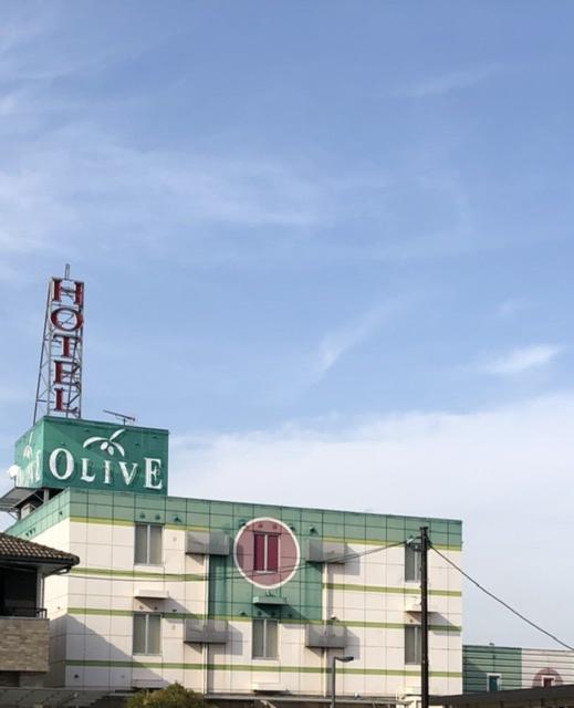 HOTEL OLIVE（オリーブ）(宇多津町/ラブホテル)の写真『昼の外観　国道11号側より』by くんにお