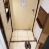 HOTEL MOMA(モマ)(深谷市/ラブホテル)の写真『210玄関　狭いですが、ルームサービスなどを置く開閉棚付き。』by 洋平君