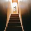 HOTEL ノースライン(北上市/ラブホテル)の写真『110号室 玄関からの階段』by hummerjack