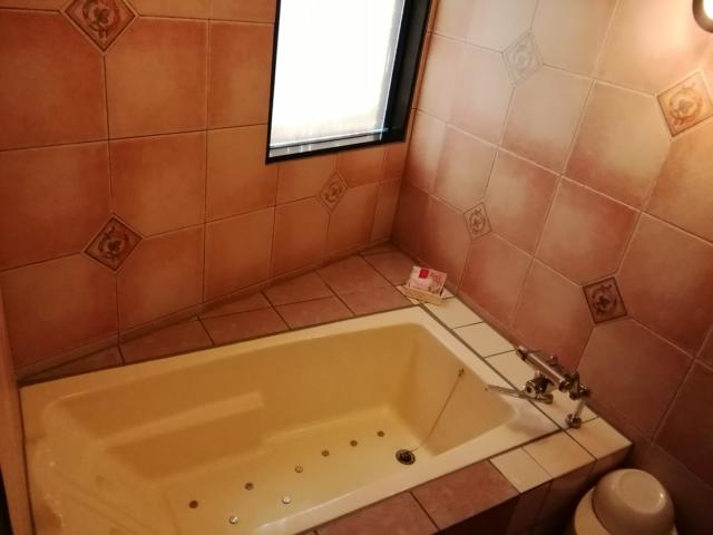 HOTEL WILL RESORT（ウィルリゾート）鎌倉(鎌倉市/ラブホテル)の写真『411号室利用19.11。浴槽です。ｼﾞｬｸﾞｼﾞｰあり。TV無しです。』by キジ