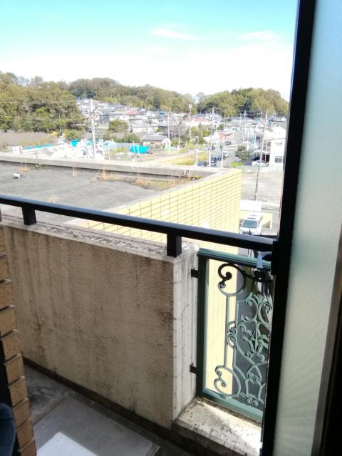 HOTEL WILL RESORT（ウィルリゾート）鎌倉(鎌倉市/ラブホテル)の写真『411号室利用19.11。扉が開き、外のバルコニーに出れました。』by キジ