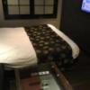 HOTEL ZERO MARUYAMA(渋谷区/ラブホテル)の写真『203号室 キャビネット側から見た室内』by ACB48