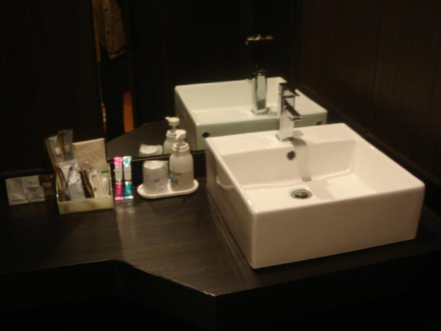 HOTEL GRANDE(川口市/ラブホテル)の写真『408号室アメニティ、洗面台』by こねほ