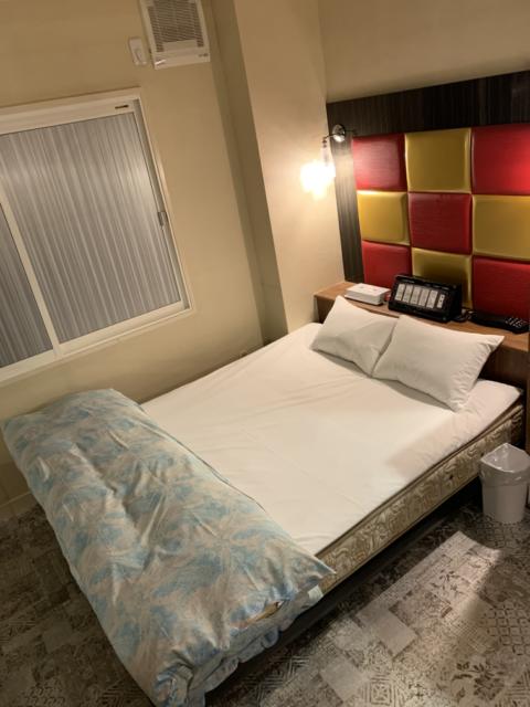 ホテルエーゲ海(荒川区/ラブホテル)の写真『501号室、ベッド前景』by isam090