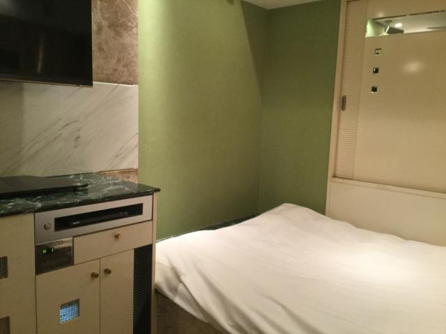 XO新宿(新宿区/ラブホテル)の写真『202号室 ソファ側から見た室内』by ACB48