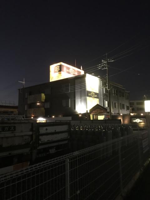 HOTEL YELLOW(宇都宮市/ラブホテル)の写真『夜の外観①』by 少佐
