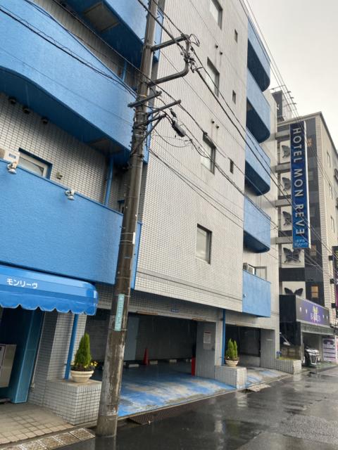 モンリーヴ(川口市/ラブホテル)の写真『昼の外観（駐車場）』by こねほ