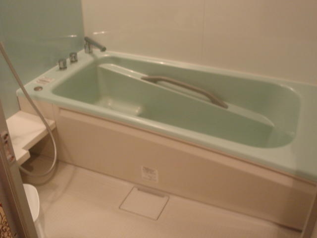 モンリーヴ(川口市/ラブホテル)の写真『401号室浴室』by こねほ