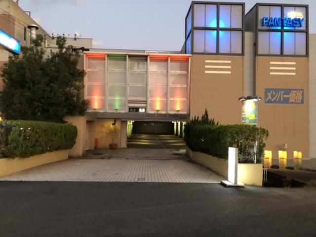 ホテルファンタジー(高松市/ラブホテル)の写真『駐車場入り口』by くんにお