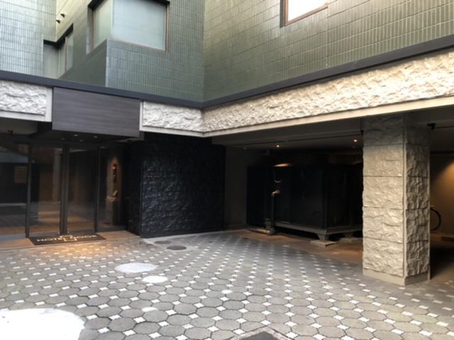 HOTEL DOOR（ドア）(高松市/ラブホテル)の写真『駐車場とエントランス』by くんにお
