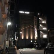 HOTEL DOOR（ドア）(高松市/ラブホテル)の写真『夜の外観』by くんにお