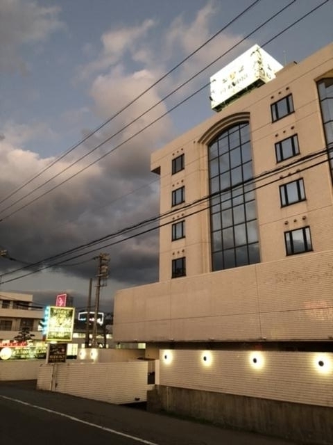 HOTEL THE DRAGON(高松市/ラブホテル)の写真『夜の外観』by くんにお