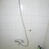 ホテル 貮番館(墨田区/ラブホテル)の写真『603号室（浴室シャワー部分。ヘッドは横向き）』by 格付屋