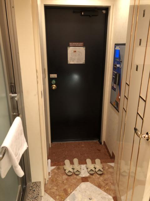 XO新宿(新宿区/ラブホテル)の写真『502号室 入口』by サトナカ
