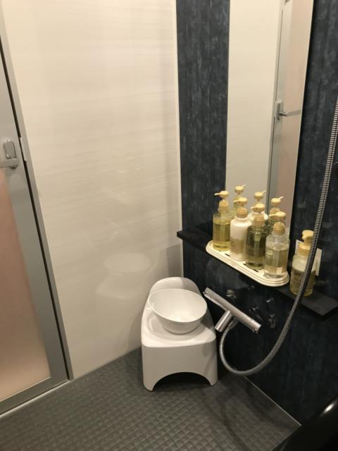 ラピア(新宿区/ラブホテル)の写真『407号室のリニューアルした浴室②』by 少佐