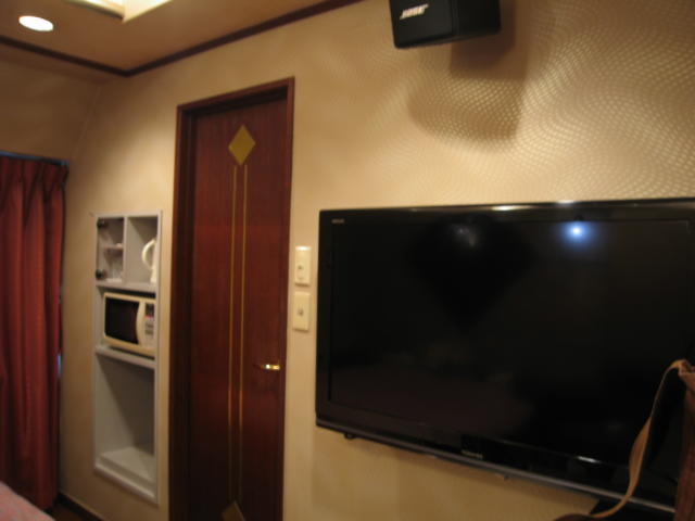 HOTEL 絆（きずな）(台東区/ラブホテル)の写真『505号室 テレビは壁にあります』by nognog