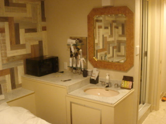 HOTEL R&N（レストアンドネスト）(蕨市/ラブホテル)の写真『205号室洗面台』by こねほ