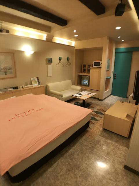 ホテル101(浜松市/ラブホテル)の写真『05号室 ベットルーム別角度』by ま〜も〜る〜