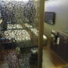 ラックス(台東区/ラブホテル)の写真『405号室　洗面台側から　模様入りガラスで半分仕切られています。』by デリ・デビュー