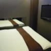ラックス(台東区/ラブホテル)の写真『405号室　ベッド、鏡、テレビ』by デリ・デビュー